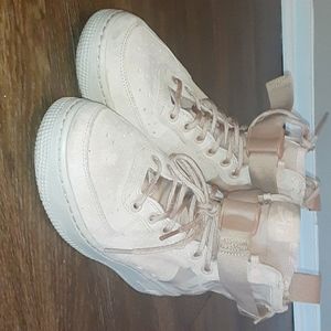 Nike SF Air Force 1 Mid Particle Beige (W)
